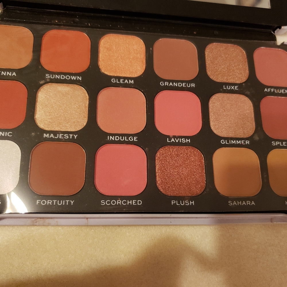 Makeup Revolution Eyeshadow Pallet